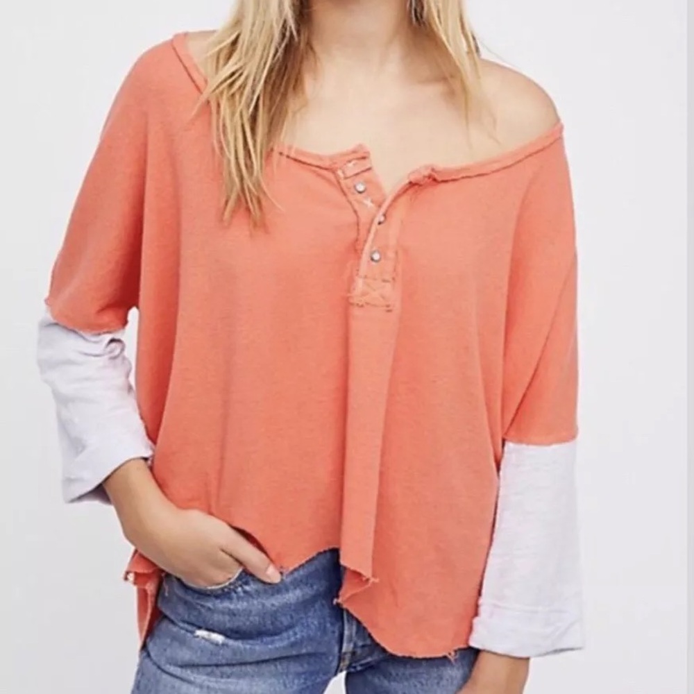 We The Free | Coral Oversized Distressed Star Henley Top